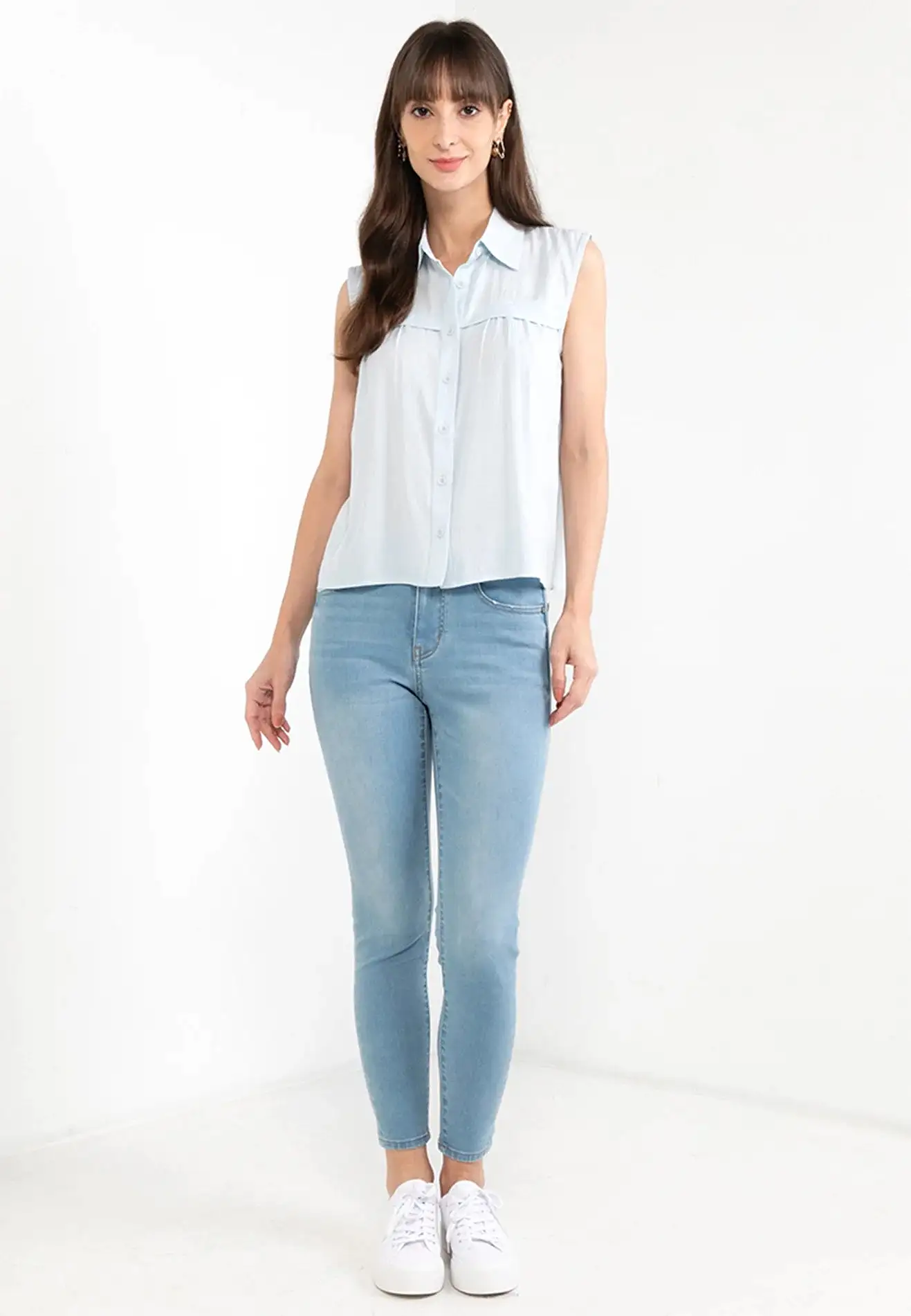 ELLE Apparel Classic Soft Sleeveless Button Up Top