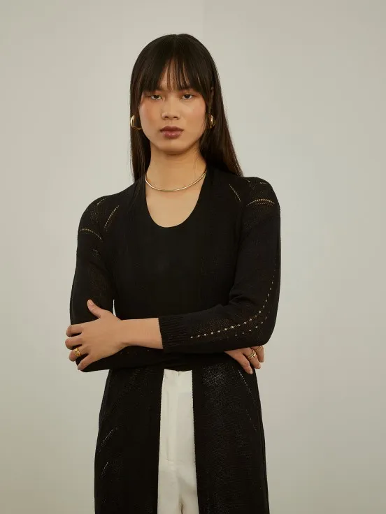 Knitted coat with geometric structure