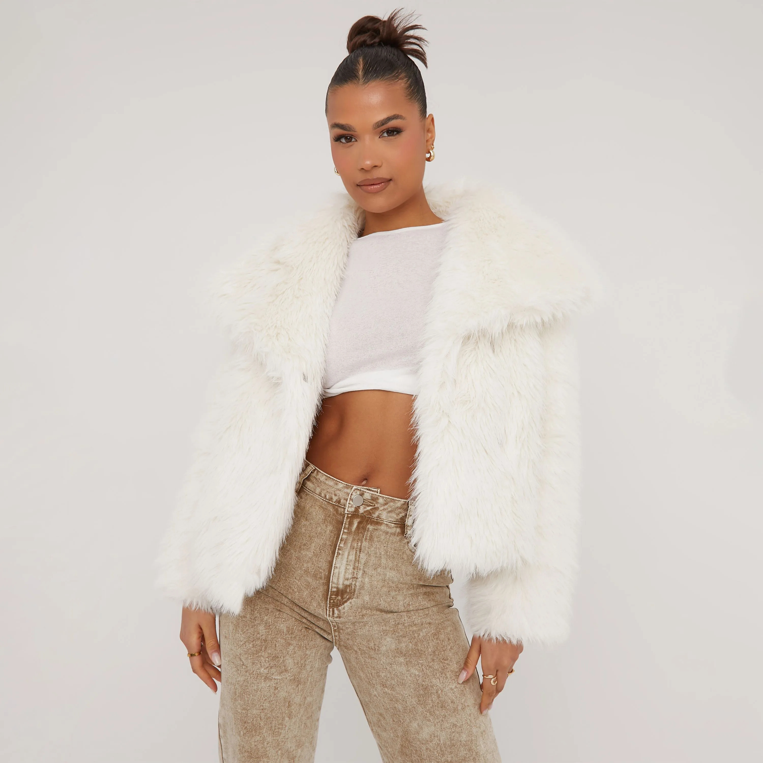 Oversized Collar Detail Cropped Jacket In Ivory Faux Fur