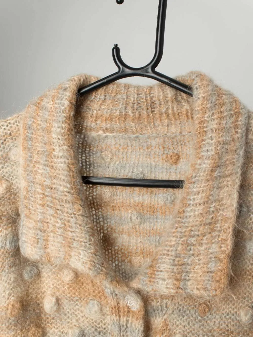 Vintage handknitted beige cardigan – Medium