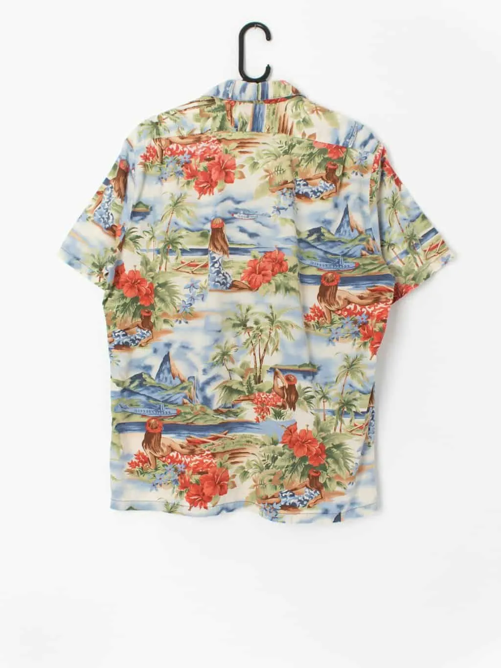 Vintage Hilo Hattie Hawaiian shirt with island scene including female figure – Medium / Large